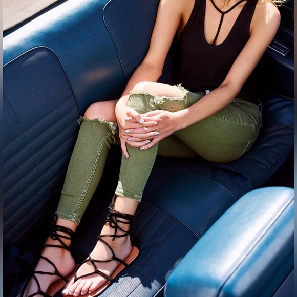 Free People High Rise Busted Olive Green Distressed Skinny Jeans. Size 25 - Picture 2 of 5